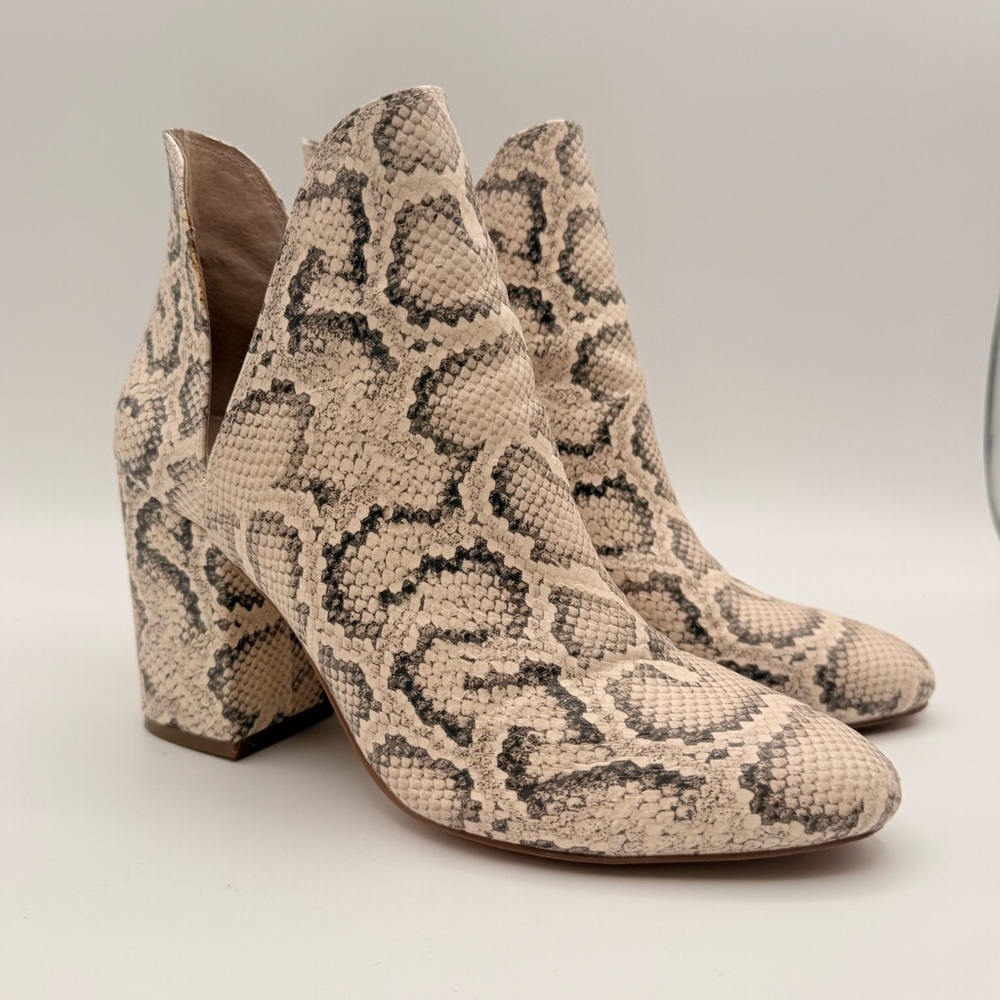 Steve Madden Snake Print Block Heel Booties Beige/Black Faux Leather Wms 9.5